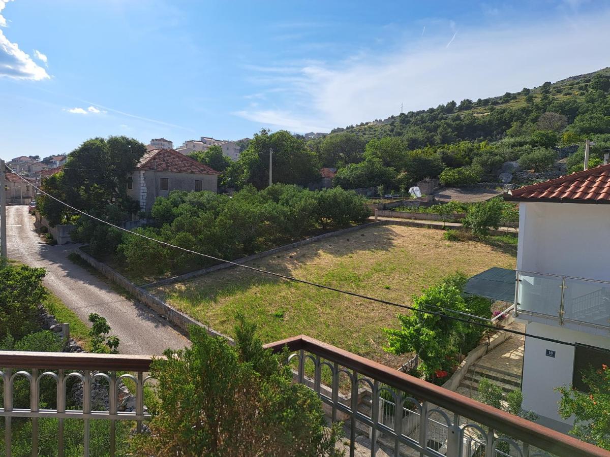 Apartment With Splendid Sea View Trogir Exterior photo