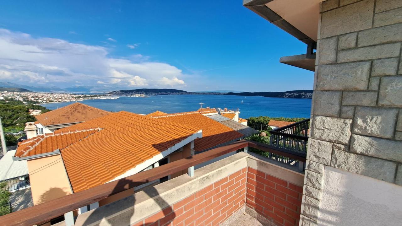 Apartment With Splendid Sea View Trogir Exterior photo