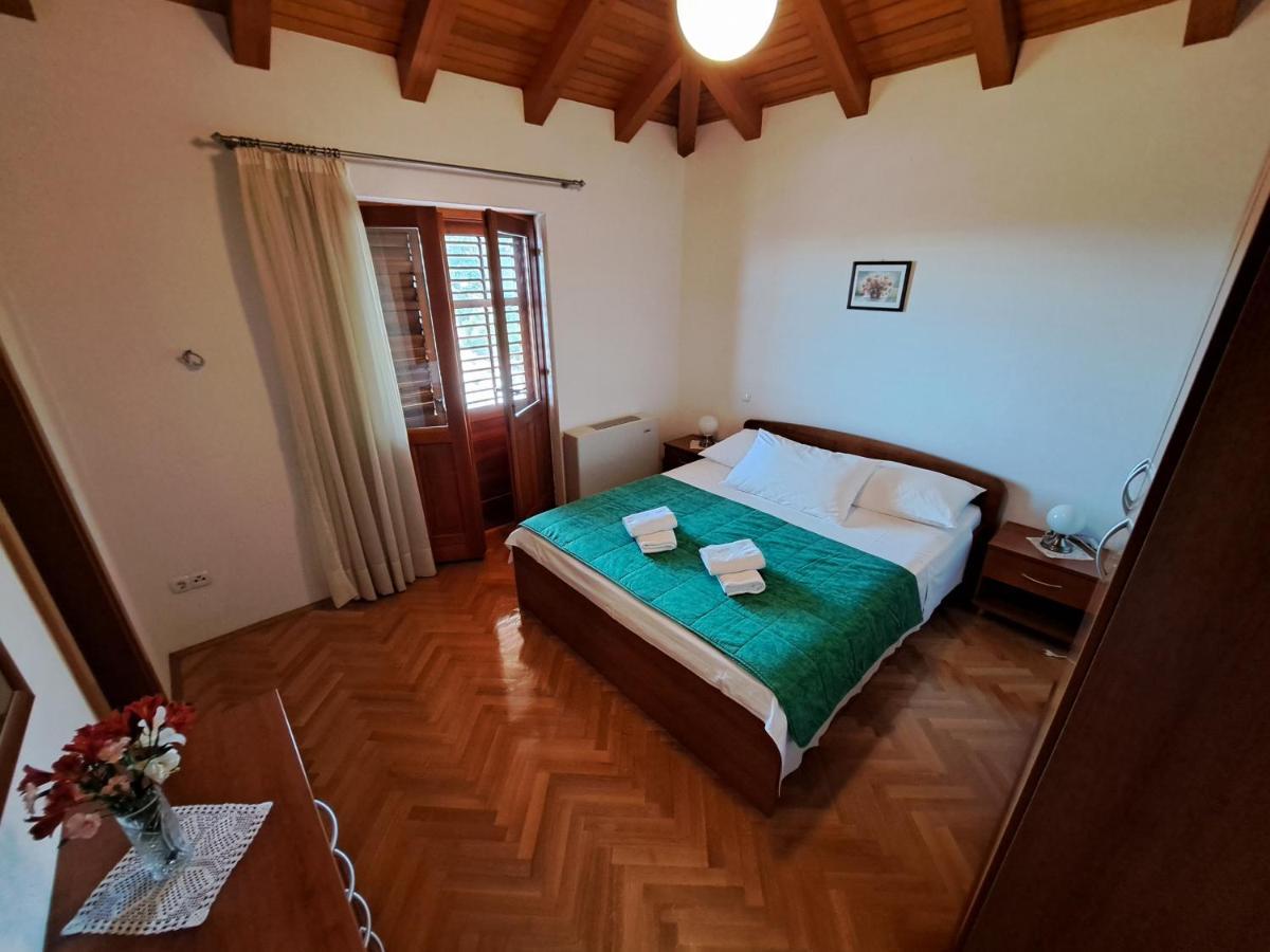 Apartment With Splendid Sea View Trogir Exterior photo