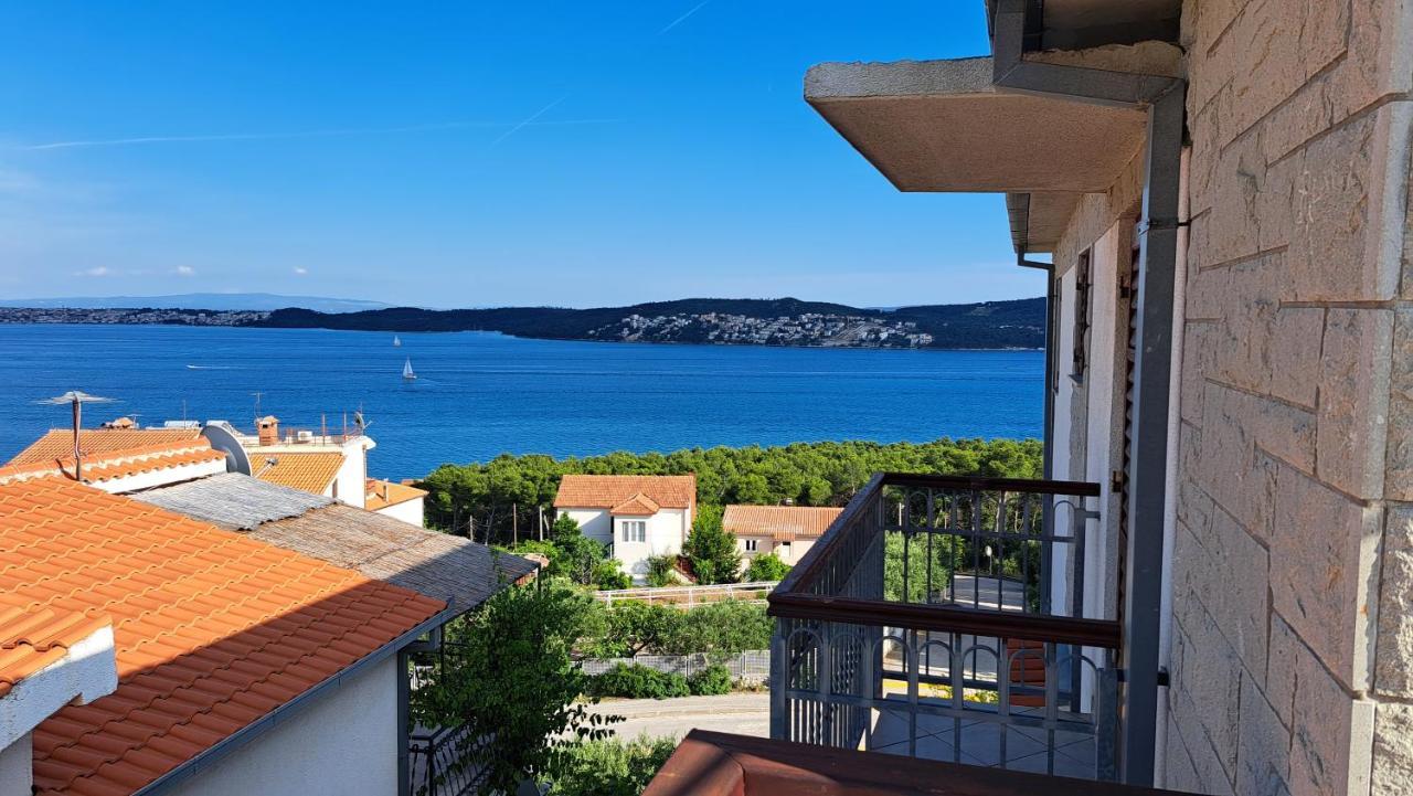 Apartment With Splendid Sea View Trogir Exterior photo