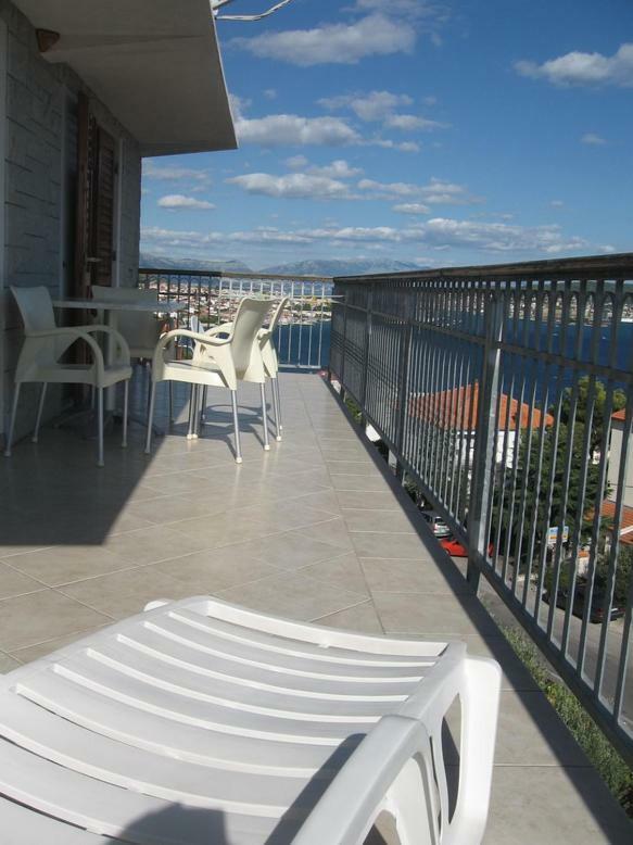 Apartment With Splendid Sea View Trogir Exterior photo