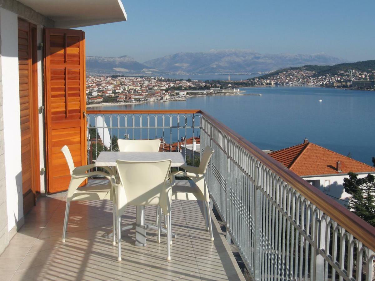 Apartment With Splendid Sea View Trogir Exterior photo