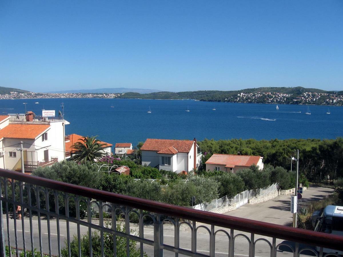 Apartment With Splendid Sea View Trogir Exterior photo