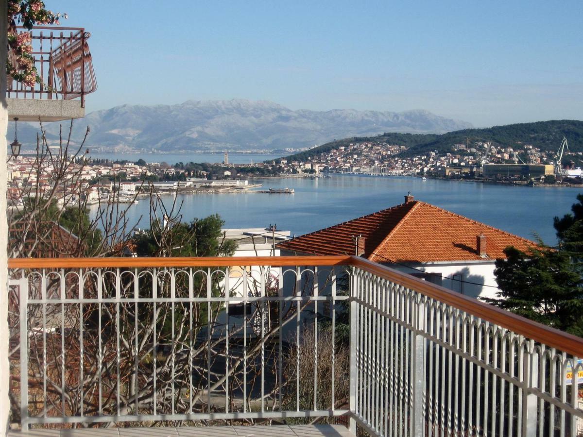 Apartment With Splendid Sea View Trogir Exterior photo
